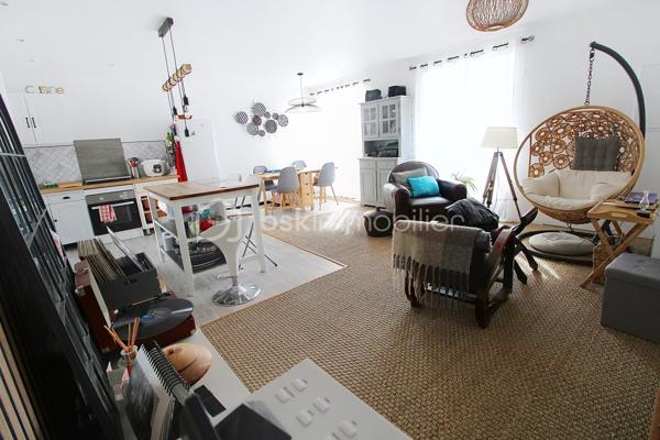 L'Hospitalet du Larzac ( proche de la Cavalerie et de l'A75 ) Laissez-vous séduire par cette magnifique maison en pierre de 86 m², véritable havre de paix situé au cœur de l'authentique plateau du Larzac, entièrement rénovée avec des matériaux de qualité, elle allie à la perfection le cachet de l'ancien  (voûtes, pierres apparentes) et des prestations modernes haut de gamme. Une superbe pièce de vie traversante, baignée de lumière, offrant un accès immédiat à la terrasse et au jardin, une salle d'eau moderne avec WC. A l'étage deux belles chambres qui vous offrent l'expérience unique de dormir sous les voûtes en pierre et un espace bureau complète ce niveau. LES + DE LA MAISON : Isolation complète et performante : DPE classé C, climatisation réversible, huisseries double vitrage, grande cave garage, à deux pas de l'école et proche des commerces et de l'A75 (Millau à 15 min, Montpellier à moins d'une heure) Contact Guy Jayet au 0611566624