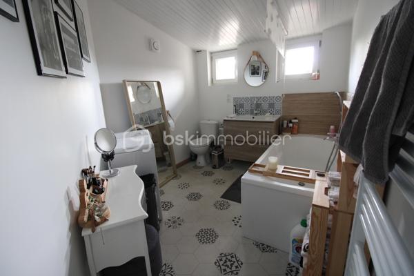 L'Hospitalet du Larzac ( proche de la Cavalerie et de l'A75 ) Laissez-vous séduire par cette magnifique maison en pierre de 86 m², véritable havre de paix situé au cœur de l'authentique plateau du Larzac, entièrement rénovée avec des matériaux de qualité, elle allie à la perfection le cachet de l'ancien  (voûtes, pierres apparentes) et des prestations modernes haut de gamme. Une superbe pièce de vie traversante, baignée de lumière, offrant un accès immédiat à la terrasse et au jardin, une salle d'eau moderne avec WC. A l'étage deux belles chambres qui vous offrent l'expérience unique de dormir sous les voûtes en pierre et un espace bureau complète ce niveau. LES + DE LA MAISON : Isolation complète et performante : DPE classé C, climatisation réversible, huisseries double vitrage, grande cave garage, à deux pas de l'école et proche des commerces et de l'A75 (Millau à 15 min, Montpellier à moins d'une heure) Contact Guy Jayet au 0611566624