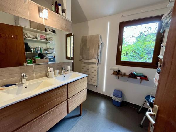 Maison de charme de 10 pièces et 270 m² habitable.