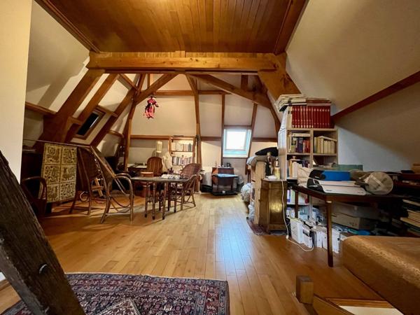 Maison de charme de 10 pièces et 270 m² habitable.