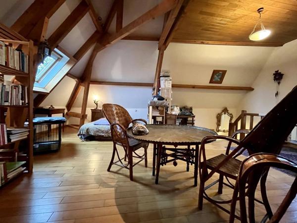 Maison de charme de 10 pièces et 270 m² habitable.