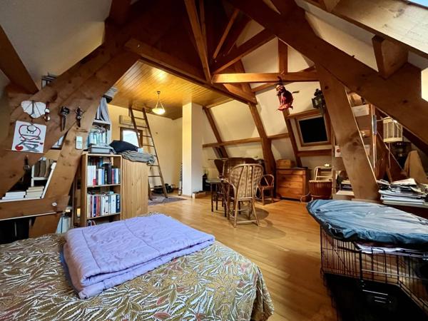 Maison de charme de 10 pièces et 270 m² habitable.