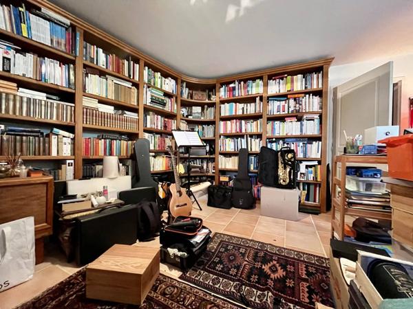 Maison de charme de 10 pièces et 270 m² habitable.