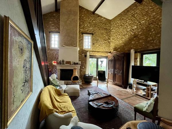 Maison de charme de 10 pièces et 270 m² habitable.