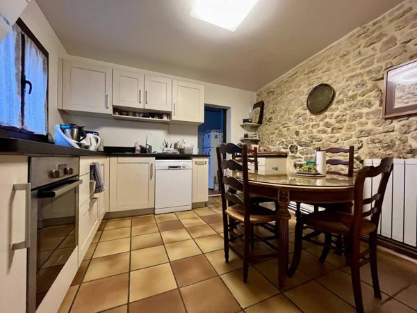 Maison de charme de 10 pièces et 270 m² habitable.