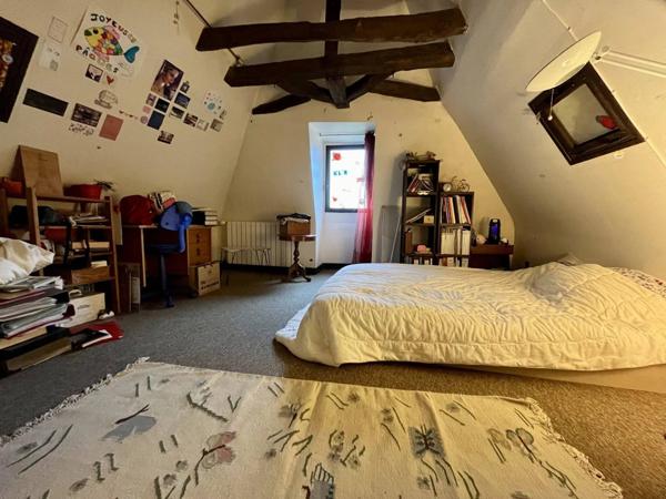 Maison de charme de 10 pièces et 270 m² habitable.