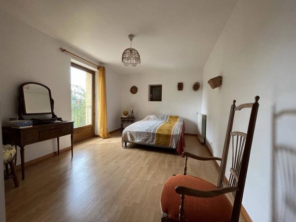 Maison de charme de 10 pièces et 270 m² habitable.