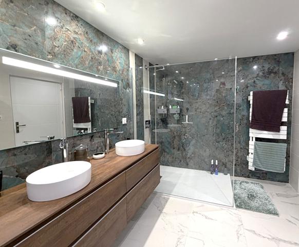 BON ENCONTRE - Ensemble immobilier comprenant un appartement type Loft de 254 m² dont 49 m² loué meublé avec accès indépendant et dépendance de 63 m² aménageable.