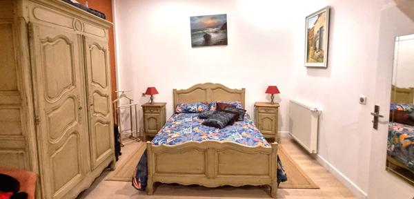 BON ENCONTRE - Ensemble immobilier comprenant un appartement type Loft de 254 m² dont 49 m² loué meublé avec accès indépendant et dépendance de 63 m² aménageable.