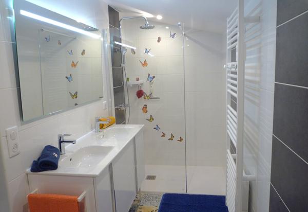 BON ENCONTRE - Ensemble immobilier comprenant un appartement type Loft de 254 m² dont 49 m² loué meublé avec accès indépendant et dépendance de 63 m² aménageable.