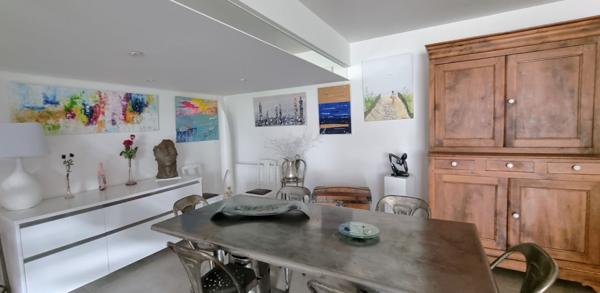 BON ENCONTRE - Ensemble immobilier comprenant un appartement type Loft de 254 m² dont 49 m² loué meublé avec accès indépendant et dépendance de 63 m² aménageable.