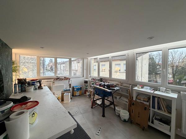 BON ENCONTRE - Ensemble immobilier comprenant un appartement type Loft de 254 m² dont 49 m² loué meublé avec accès indépendant et dépendance de 63 m² aménageable.