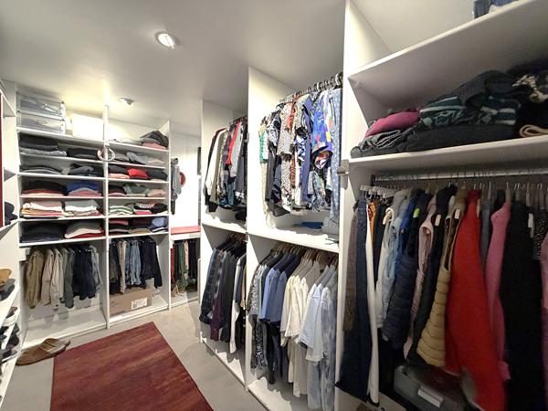 BON ENCONTRE - Ensemble immobilier comprenant un appartement type Loft de 254 m² dont 49 m² loué meublé avec accès indépendant et dépendance de 63 m² aménageable.