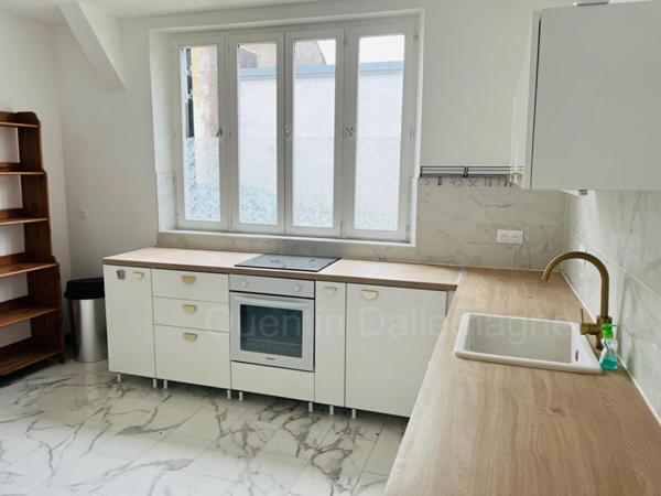 Appartement triplex T5, 96 m2 en rez-de-chaussée