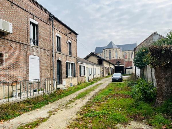 Appartement triplex T5, 96 m2 en rez-de-chaussée