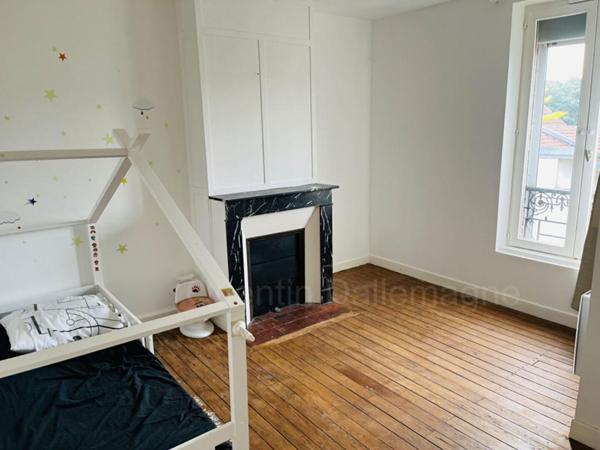 Appartement triplex T5, 96 m2 en rez-de-chaussée