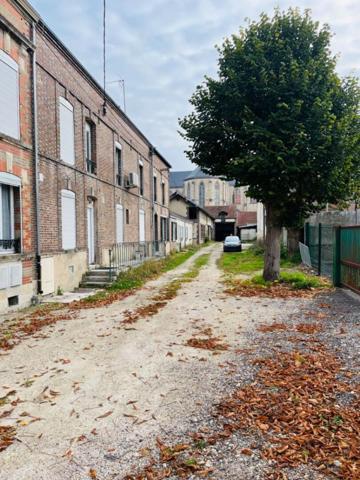 Appartement triplex T5, 96 m2 en rez-de-chaussée