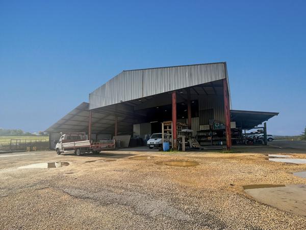 Entrepôt / local industriel Bourlens 511 m2 .