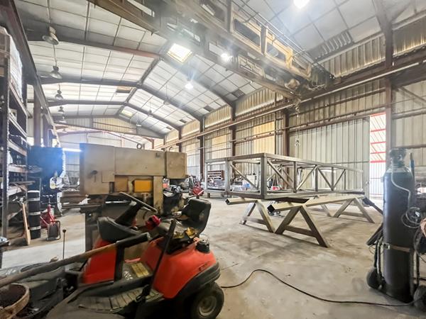 Entrepôt / local industriel Bourlens 511 m2 .