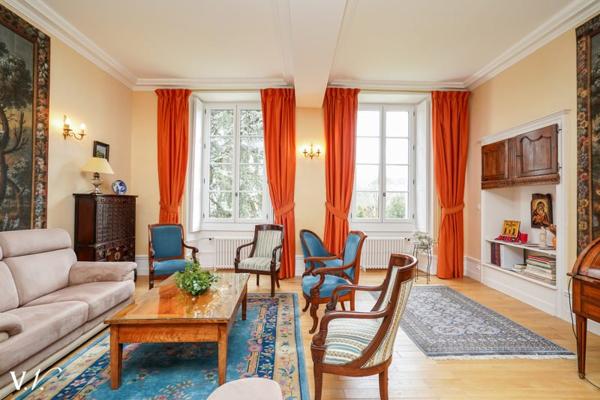 Maison à vendre 997 500 € Chinon 15 p 470 m² DPE D