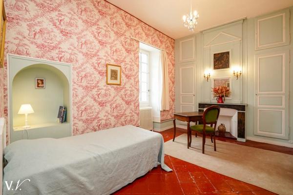 Maison à vendre 997 500 € Chinon 15 p 470 m² DPE D