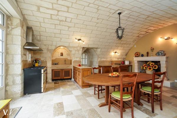 Maison à vendre 997 500 € Chinon 15 p 470 m² DPE D
