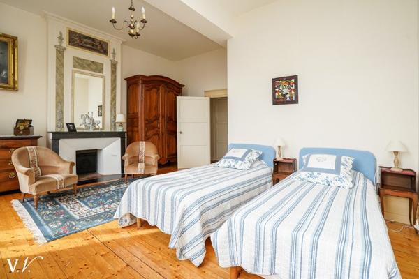 Maison à vendre 997 500 € Chinon 15 p 470 m² DPE D