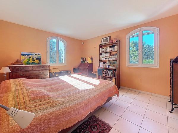 Belle bâtisse au charme provençale 5 pièce(s) 145.69m² 4 chambres sur terrain 1632m² 13013 Marseille