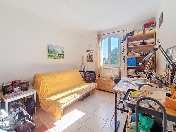 Belle bâtisse au charme provençale 5 pièce(s) 145.69m² 4 chambres sur terrain 1632m² 13013 Marseille
