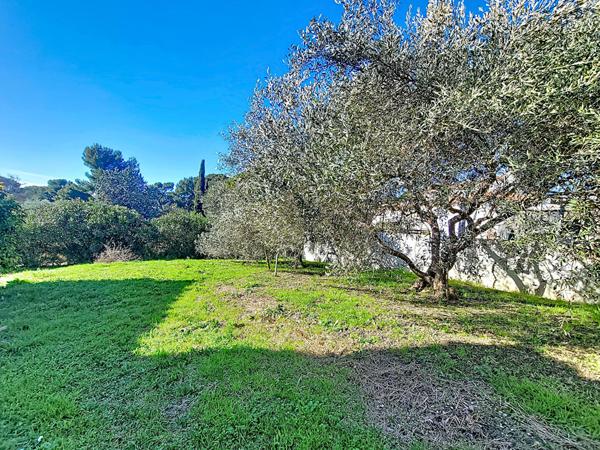 Belle bâtisse au charme provençale 5 pièce(s) 145.69m² 4 chambres sur terrain 1632m² 13013 Marseille