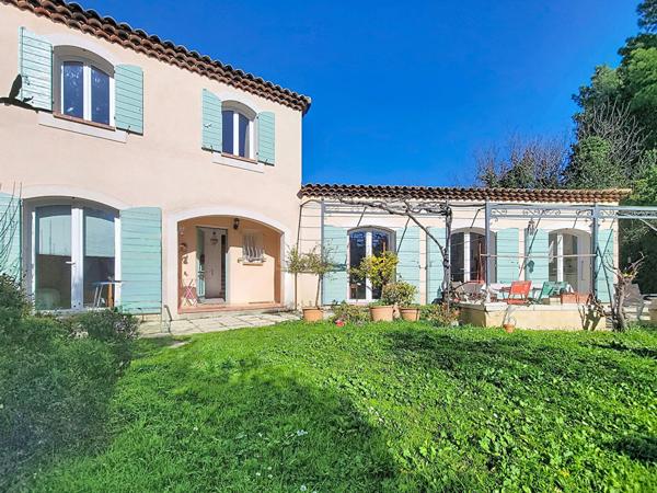 Belle bâtisse au charme provençale 5 pièce(s) 145.69m² 4 chambres sur terrain 1632m² 13013 Marseille