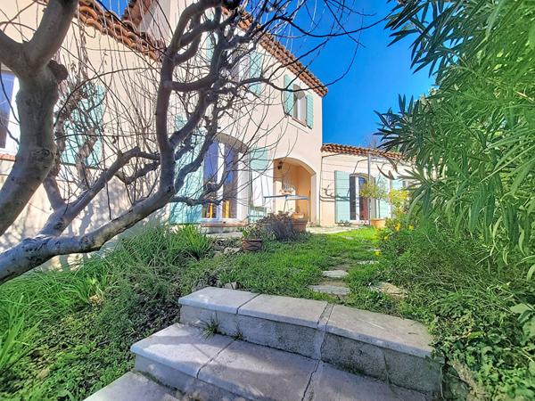 Belle bâtisse au charme provençale 5 pièce(s) 145.69m² 4 chambres sur terrain 1632m² 13013 Marseille