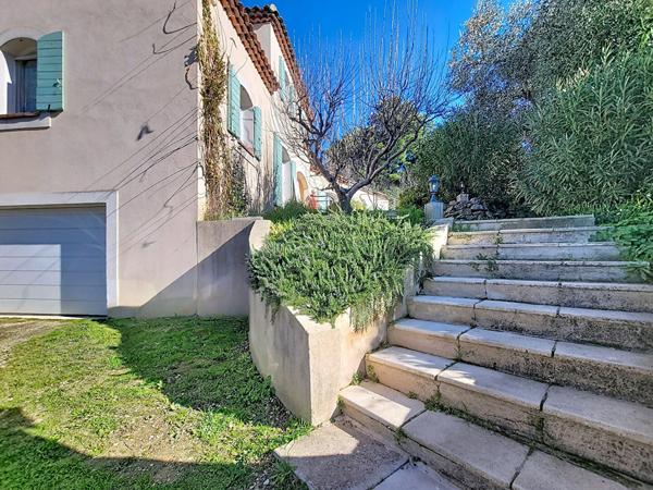 Belle bâtisse au charme provençale 5 pièce(s) 145.69m² 4 chambres sur terrain 1632m² 13013 Marseille