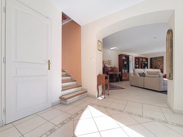 Belle bâtisse au charme provençale 5 pièce(s) 145.69m² 4 chambres sur terrain 1632m² 13013 Marseille