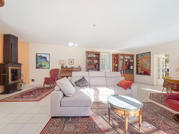 Belle bâtisse au charme provençale 5 pièce(s) 145.69m² 4 chambres sur terrain 1632m² 13013 Marseille