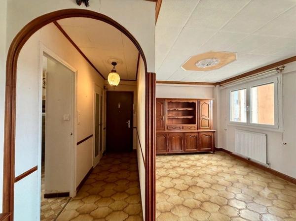 Rare à la vente : Appartement à vendre 4 pièces avec vue d'exception sur la cité de Carcassonne. Prix de vente : 124200€