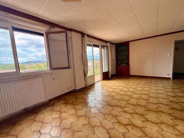 Rare à la vente : Appartement à vendre 4 pièces avec vue d'exception sur la cité de Carcassonne. Prix de vente : 124200€