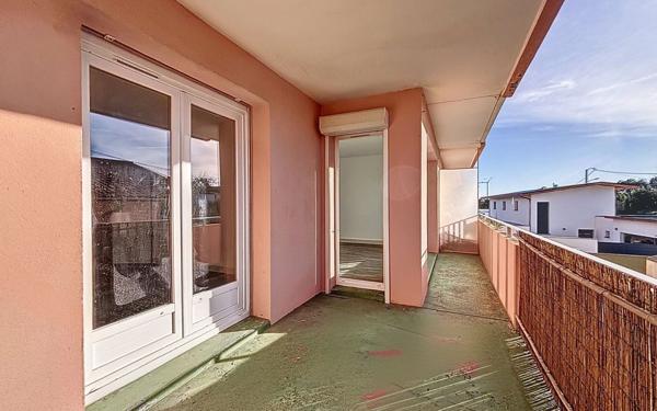 Immeuble à vendre    25 pièces • 545 m2 Anglet