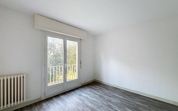 Immeuble à vendre    25 pièces • 545 m2 Anglet