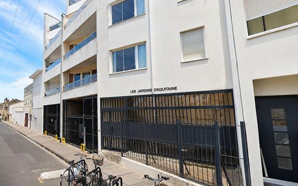 Stationnement à louer