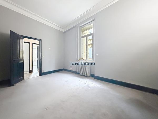 Orange (84100) BEL APPARTEMENT HAUSMANIEN LUMINEUX DE 158M² AVEC TERRASSE COUVERTE