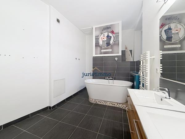 Orange (84100) BEL APPARTEMENT HAUSMANIEN LUMINEUX DE 158M² AVEC TERRASSE COUVERTE