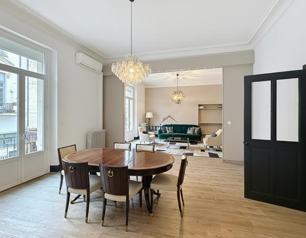 Orange (84100) BEL APPARTEMENT HAUSMANIEN LUMINEUX DE 158M² AVEC TERRASSE COUVERTE