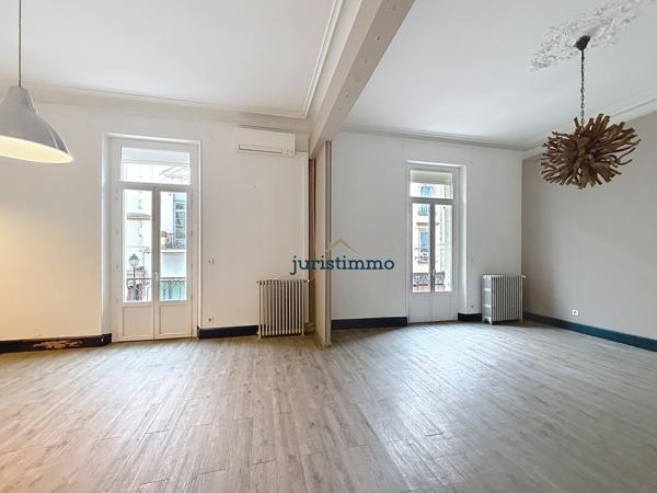 Orange (84100) BEL APPARTEMENT HAUSMANIEN LUMINEUX DE 158M² AVEC TERRASSE COUVERTE