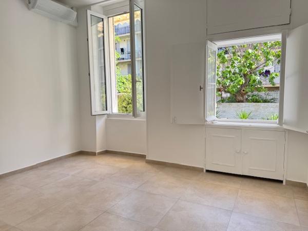 Marseille (13007) VENTE APPARTEMENT 70,85 M2 TYPE 3 TRAVERSANT RÉNOVÉ BD LIVON CATALANS 13007 MARSEILLE