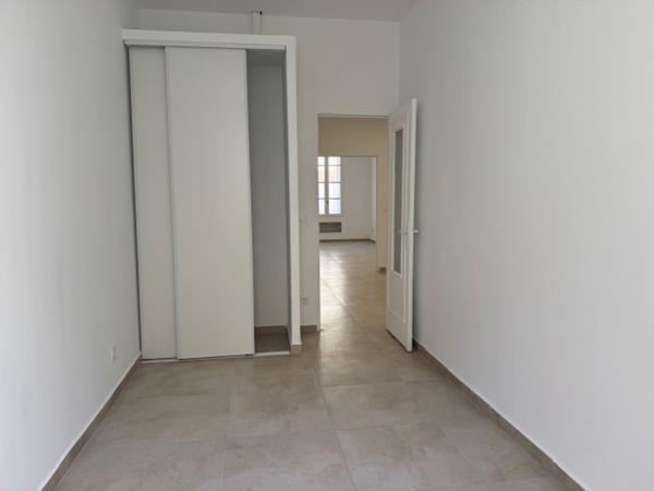 Marseille (13007) VENTE APPARTEMENT 70,85 M2 TYPE 3 TRAVERSANT RÉNOVÉ BD LIVON CATALANS 13007 MARSEILLE