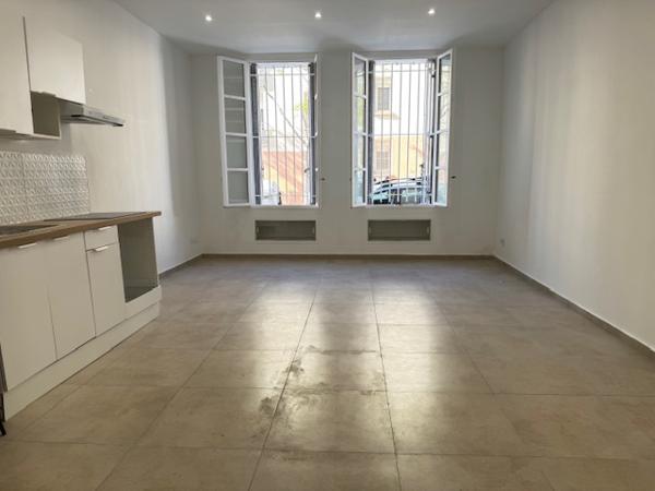 Marseille (13007) VENTE APPARTEMENT 70,85 M2 TYPE 3 TRAVERSANT RÉNOVÉ BD LIVON CATALANS 13007 MARSEILLE