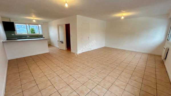 Logement nu + 2 locaux commerciaux loués