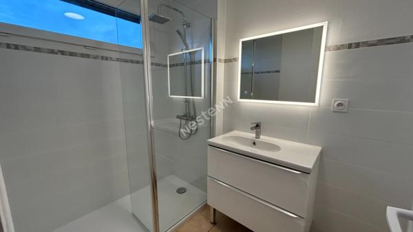 Logement nu + 2 locaux commerciaux loués