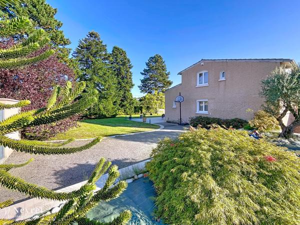 RARE - CHARLY - Maison familiale 5 Chambres de 175 m² avec piscine et pool house – secteur résidentiel